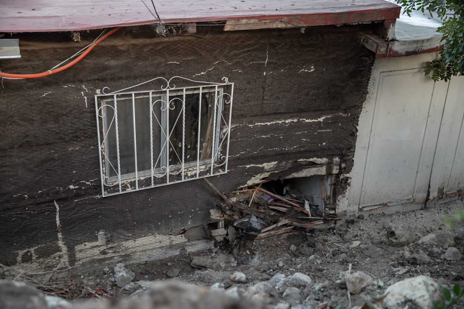 Vehículo se impacta contra casa en la colonia Camino Verde - Yolanda ...