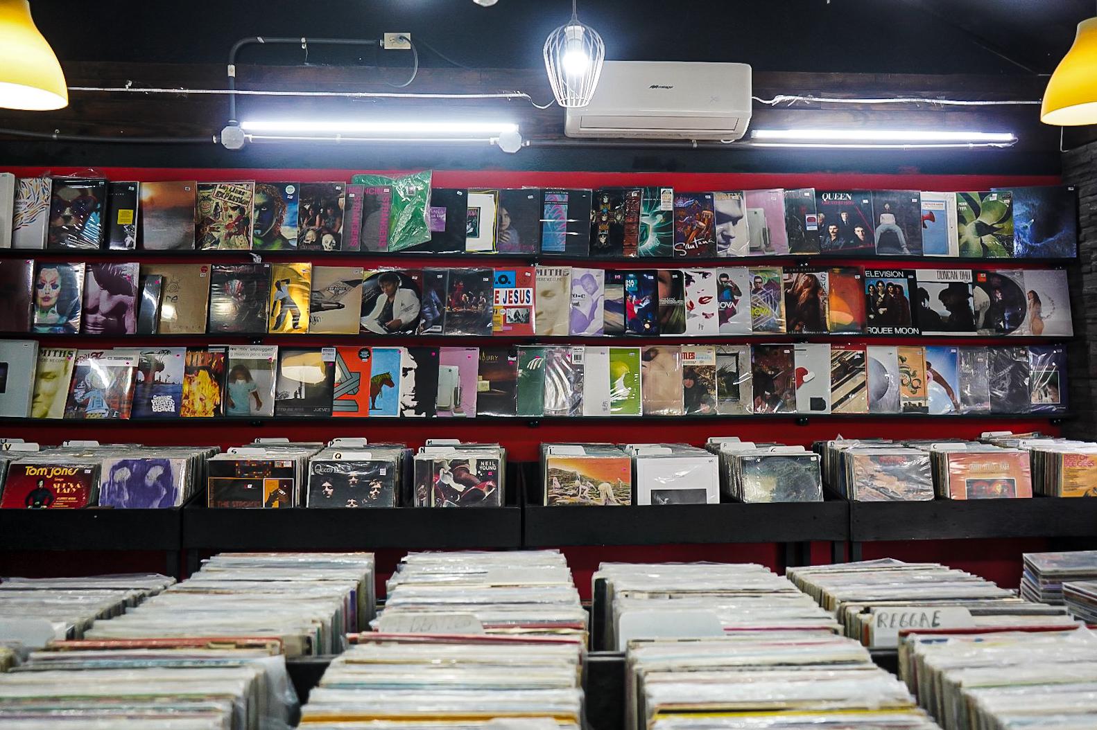 La Rola La Rola Récords, un espacio que alberga más de 5mil piezas de música ...